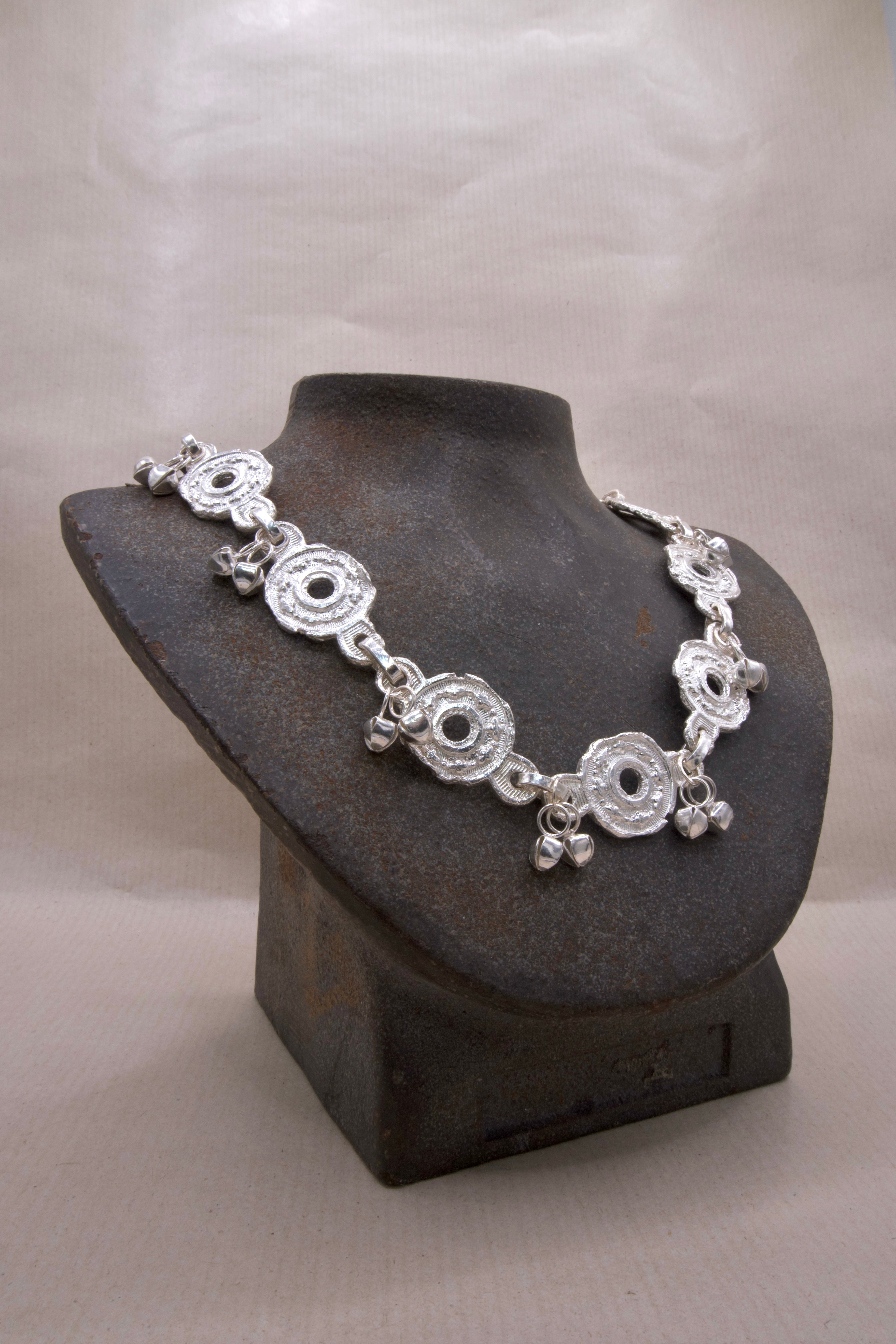 TUDOR BELL COLLAR