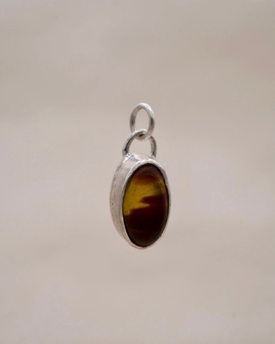 SYNTHETIC TORTOISESHELL CHARM