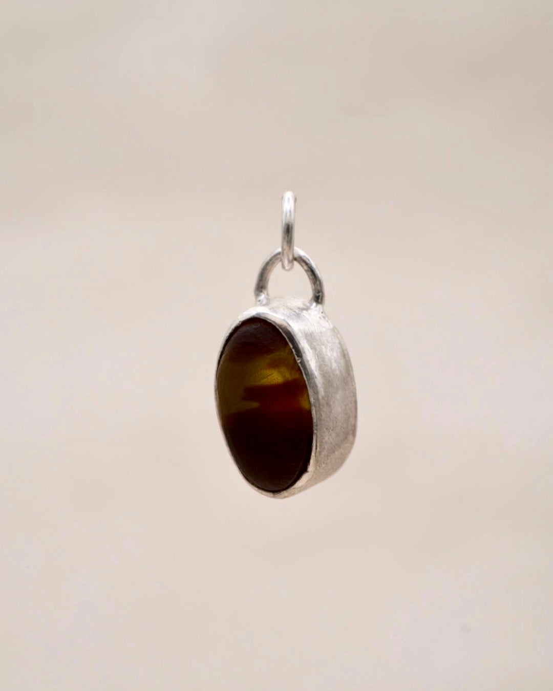 SYNTHETIC TORTOISESHELL CHARM